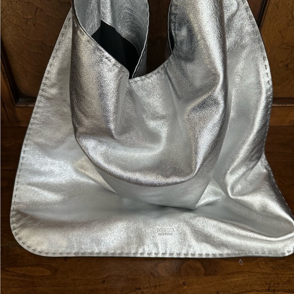 TOM FORD Large Metallic Calfskin Leather Bucket Bag in Silver NWT - Picture 9 of 14